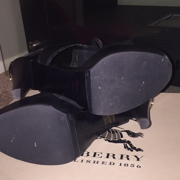 Burberry heels - Picture 7 of 7